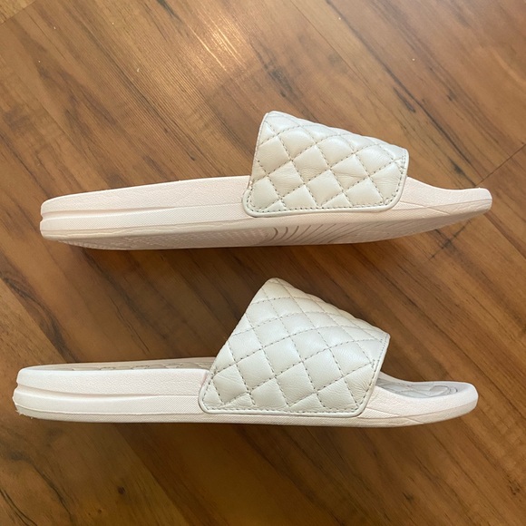 APL Lusso Slides - Picture 2 of 10